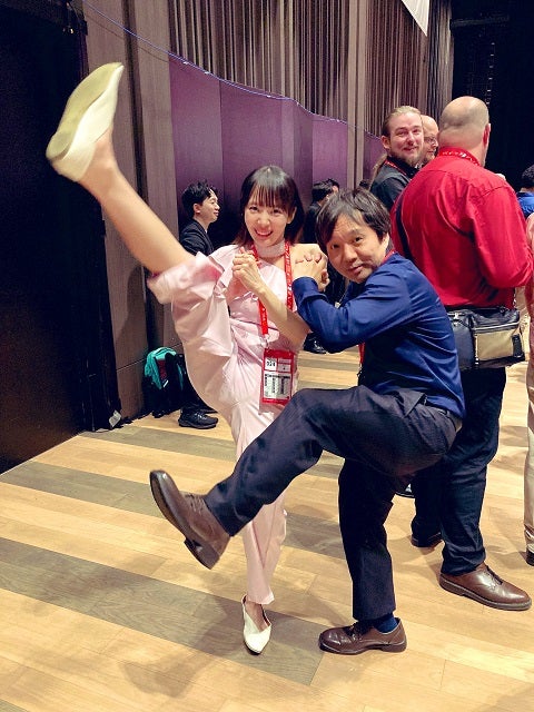 人気声優が岡田紗佳と男性雀士による始球式の再現ショットを公開！柔軟性のギャップが話題に