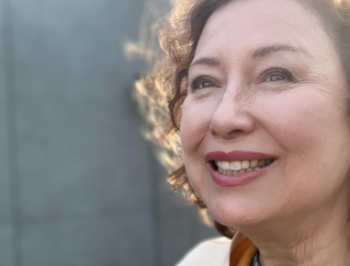 「愛情が咲き誇る屋上庭園」キャシー中島、手作りバッグと春の恵みにファンほっこり