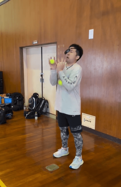 「これが難しいのよ...笑」杉谷拳士、"本気のビジョントレーニング"のハプニングにファン爆笑!?