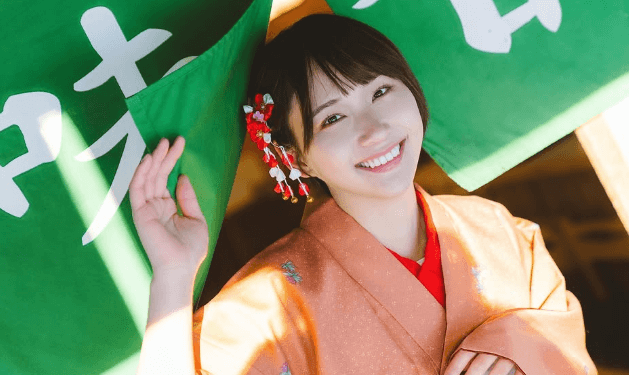 「姫様には団子もお似合い」美女スポーツモデル、和装で”お団子堪能ショット”を公開！仕草が可愛すぎと話題に「可愛すぎません？」