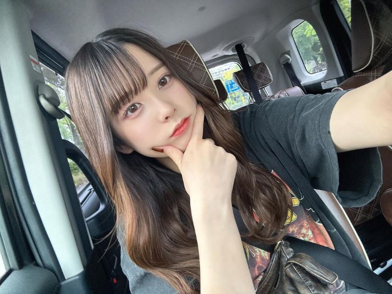 「ウインク頑張ってみました(^_-)」あの有名インフルエンサーが可愛すぎる自撮りショットを投稿！