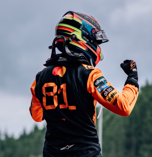 F1 マクラーレンが歓喜の1-2！ピアストリ＆ノリス、笑顔弾ける“パルクフェルメ”が話題に！