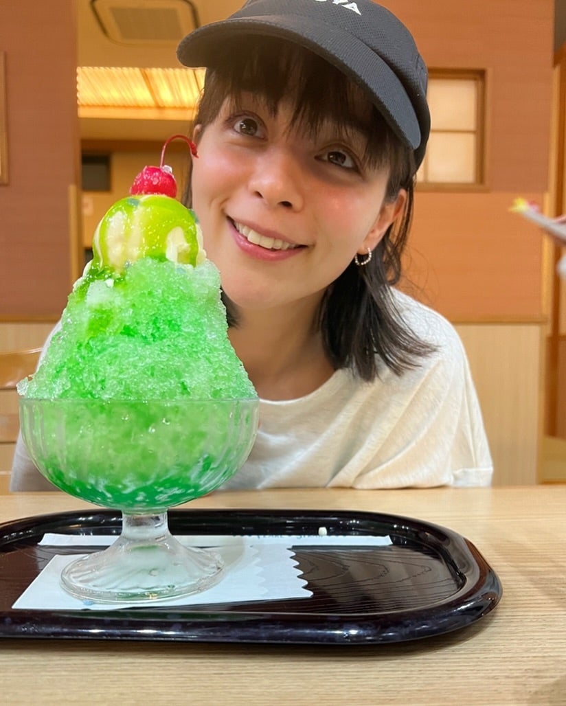 「最近はよく銭湯に行くよ」加藤ローサがかき氷を前に最新ショットを公開！