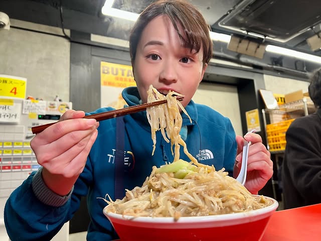 「一杯で腹十二分目!!」TBS・篠原梨菜アナ、早朝グルメで