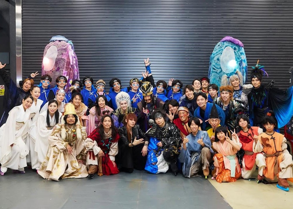 アイスショー「氷艶」の演者集合ショットにファン歓喜！主演を圧倒する「ラスボス感えぐい」とSUGIZOが話題に