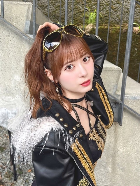 生田衣梨奈が河口湖の風を背負い煌びやかな眼差しでステージの余熱と素顔を同時に刻み込む