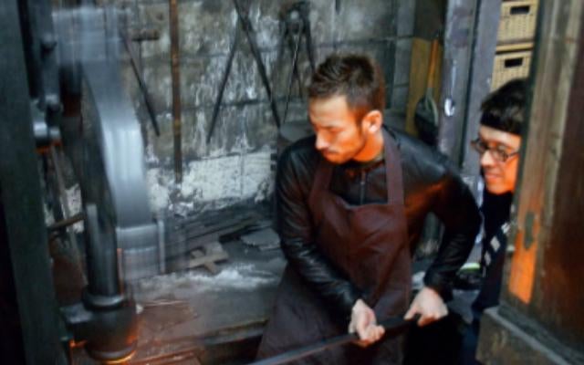 中田英寿、大阪・堺の“火造りの匠”を訪問！600年の伝統に触れる旅