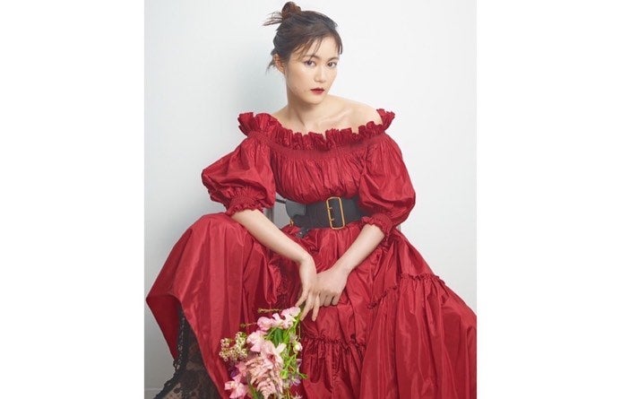 生田絵梨花  大胆な肩出し＆真っ赤なドレス姿が話題🗣美しすぎる姿にいいね続々❤️