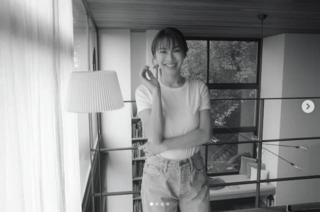 内山理名、雑誌STORYオフショット公開「素敵」「綺麗」