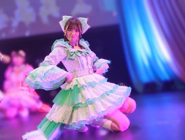 「まさかの両足を…」アイドルが周年ライブ中にハプニング!? ステージの裏話を明かす