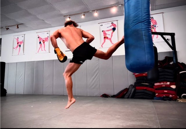 圧巻の瞬間！武尊が見せた異次元ローリングソバット