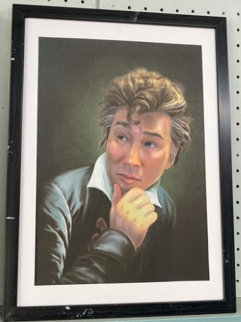 「ほんとダンディすぎる」人気芸人が遺影に!?驚きの声続々