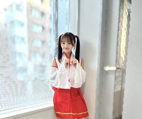≠ME 落合希来里が巫女服×高めツインのキュートな姿を披露！可愛すぎるとファン大絶賛
