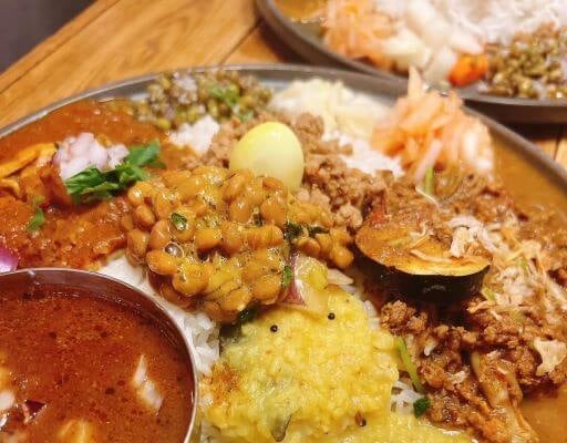 佐藤栞里、暖かい日にカレーとはちみつラッシーでいい汗美味しさに笑顔咲く一日