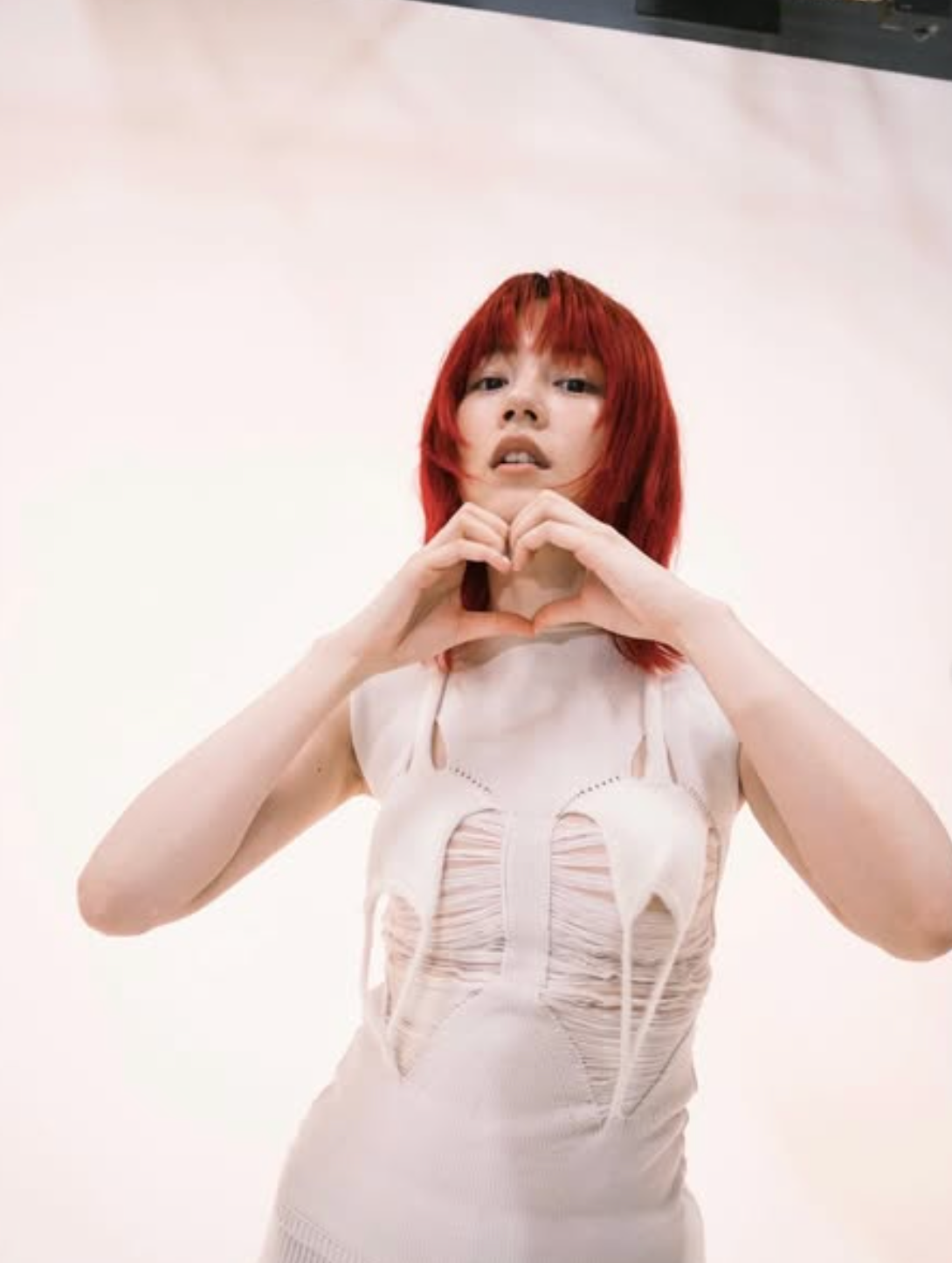 「めっちゃイメチェン！」「そっち系もいけるのか…」のん、大胆なイメチェンショットに反響続出