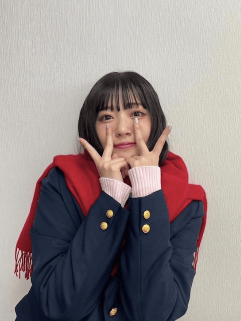 「いつまでたっても制服似合うの本当すごい、、、」30歳・鈴木愛理の可愛すぎる制服ショットにファン悶絶