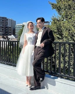 「ご結婚してたんですか⁉︎」人気女優 イケメン男性とのラブラブ2ショット公開でコメント殺到  夫の誕生日を祝福