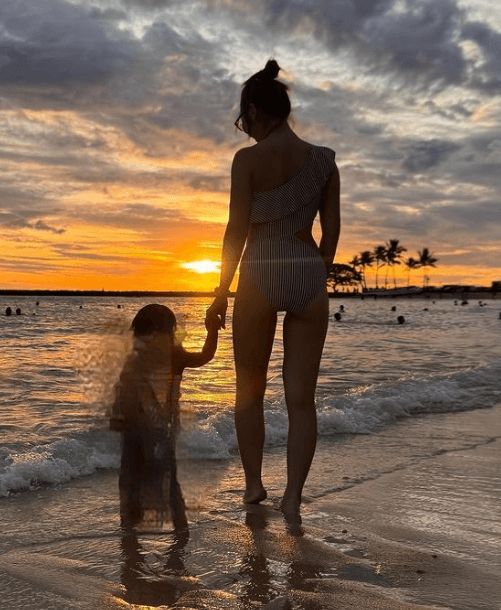 「可愛い水着姿！」美女