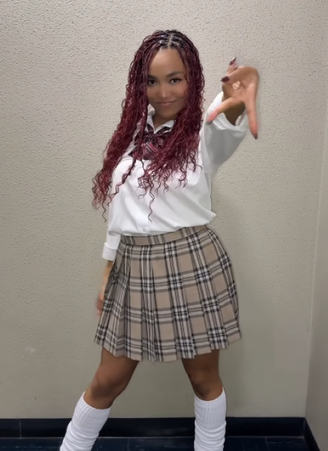 「可愛いすぎます」「違和感ないです！可愛い」大物歌手の制服ギャル姿にファンから絶賛コメント集まる！