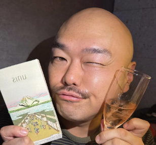 クロちゃん、バレンタインを満喫！「チョコとシュワシュワでお祝いだしん♪」