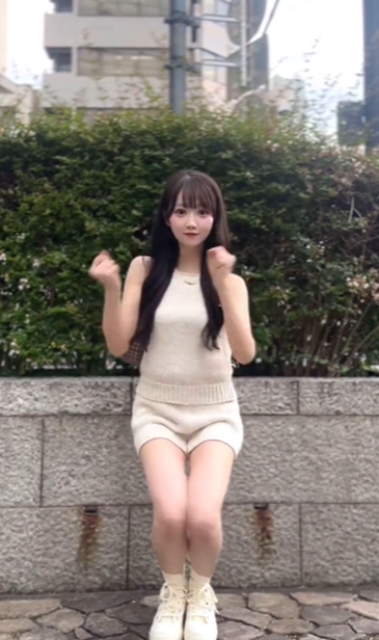 ニットノースリ＆ショーパンで激カワダンス！イコラブ大谷映美里、元祖"体幹チャレンジ"ムービーにファンメロメロ⁉