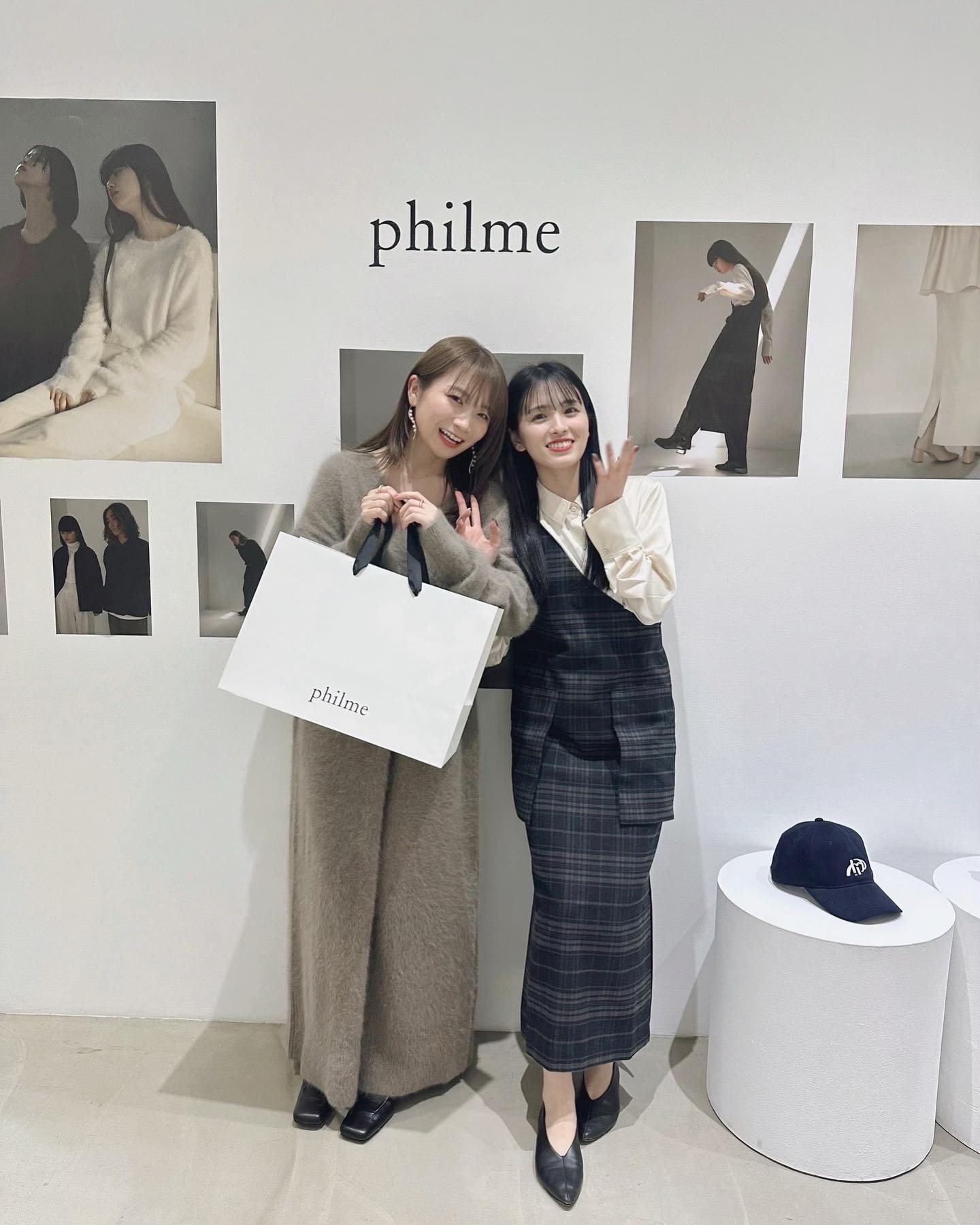 大園桃子との2ショットが反響👏秋元真夏 philmeのポップアップストアに参加✨