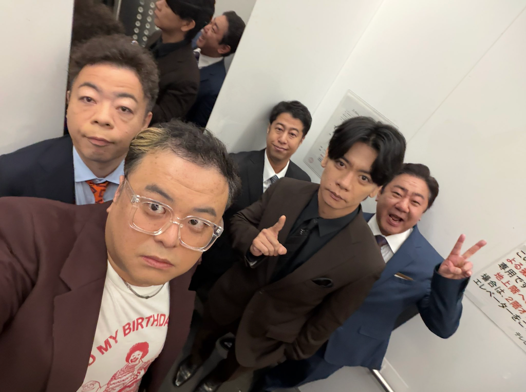 M-1敗者復活戦の審査員が集結　久保田が舞台裏ショット公開