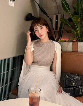 超人気Youtuberの姉が色気のある写真を投稿！