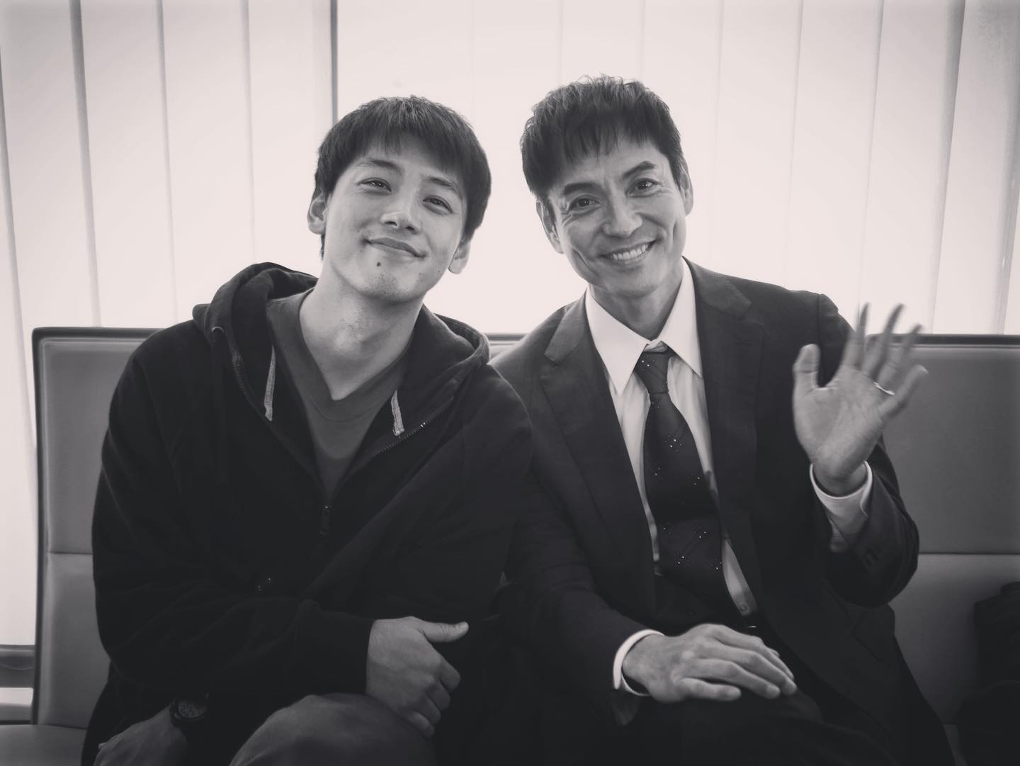 📸竹内涼真、超豪華俳優とのツーショット「またいつか2人が共演してくれますように🙇🏻‍♀️💞」