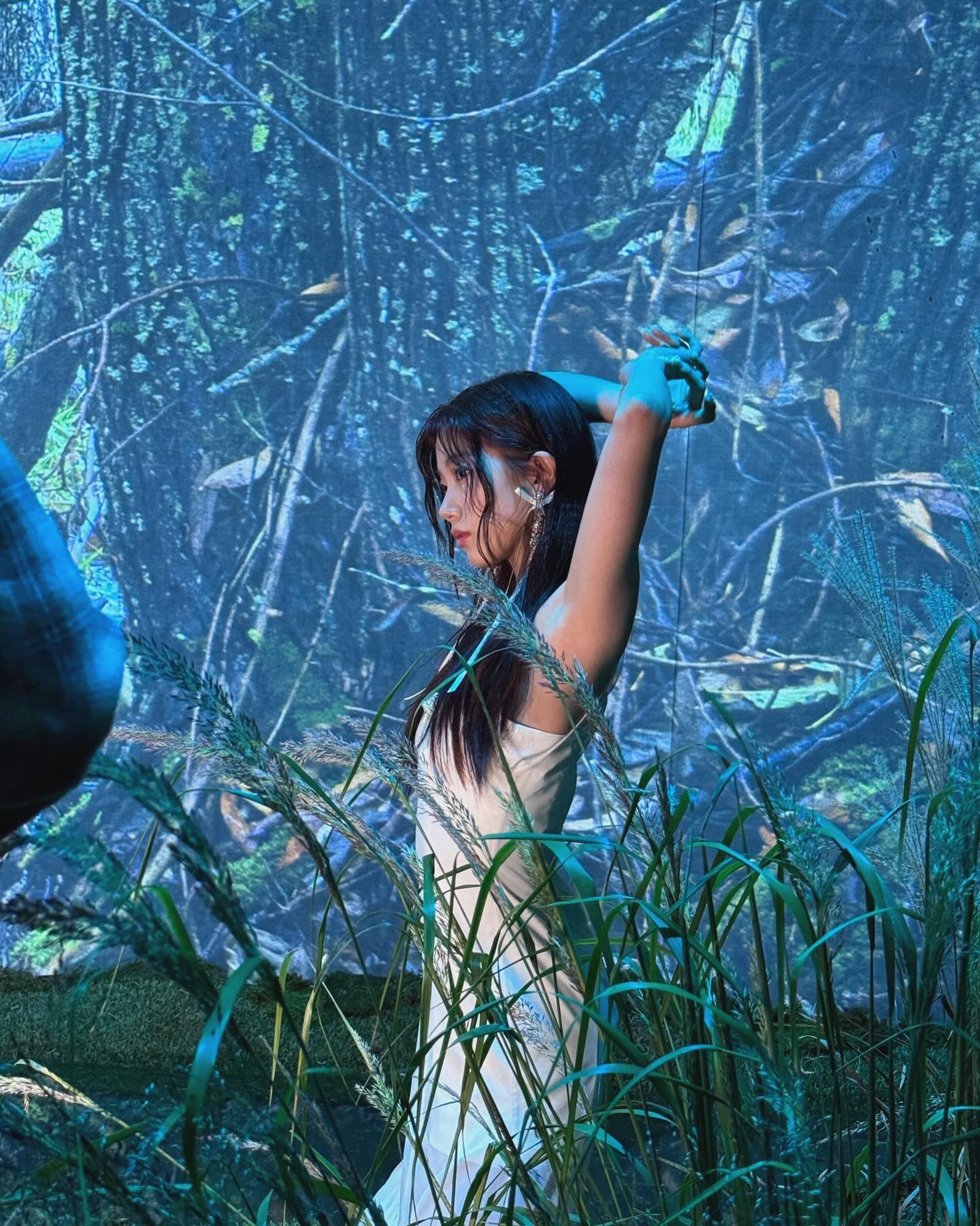 まさに白鳥🦢LE SSERAFIM カズハが撮影の様子を公開😍😍