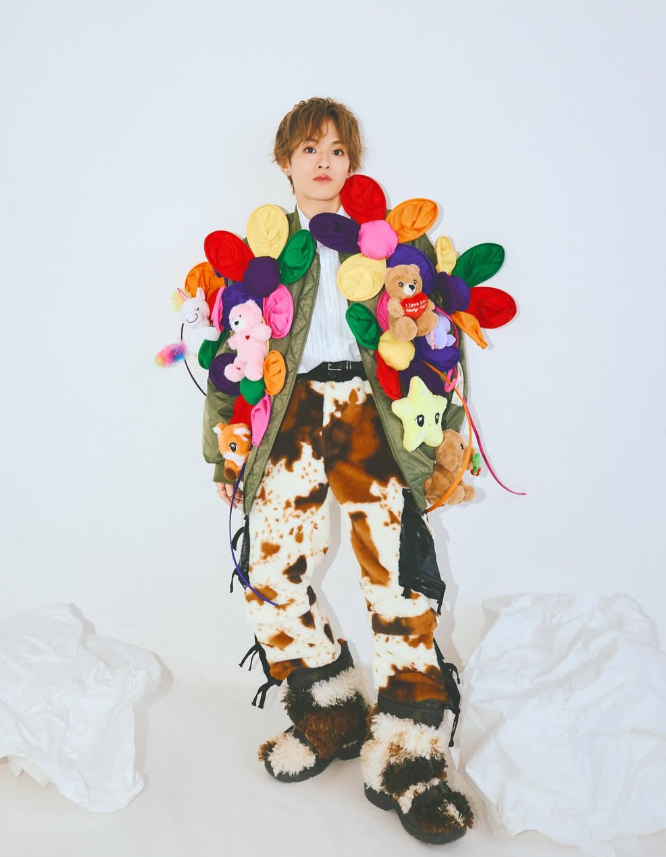 松倉海斗、“おともだち”モチーフの衣装をSNSで公開