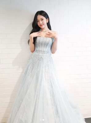 IVEの最新ショットがネット上で話題に  ユジン1人だけ衣装が違うも、ファンから絶賛のコメント殺到