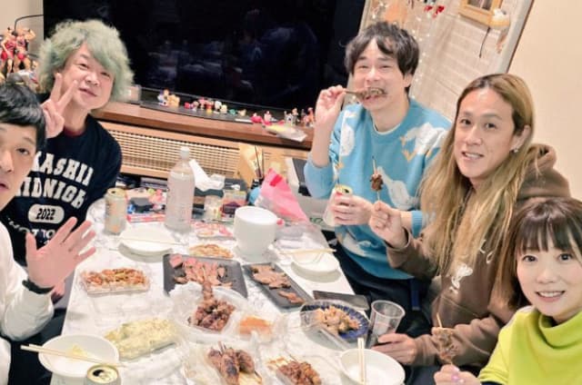 バッドボーイズ清人、芸人忘年会にて「呑みすぎて 久しぶりに頭が痛かった」も楽しんだ様子をアップ