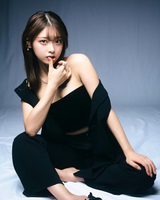 「雰囲気変わった？」女優・まるぴ「肩出しセクシー」ショットが大人可愛いと話題！