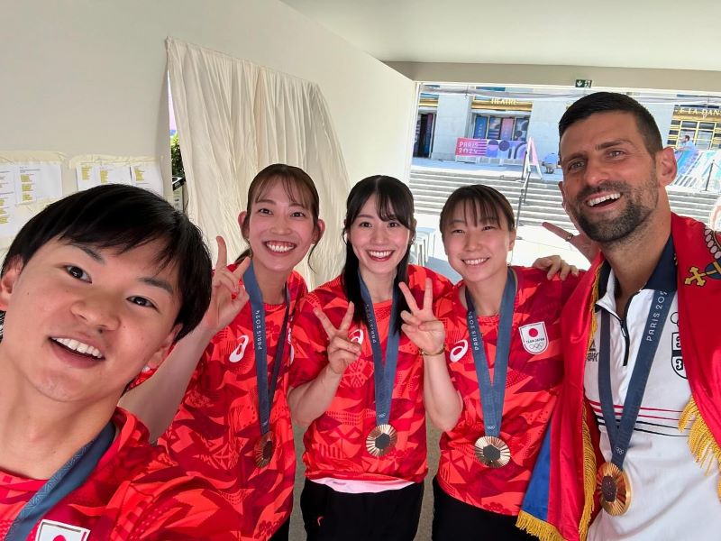 五輪ならではの貴重ショット！バド“ワタガシ”ペアがテニス界のレジェンドと…