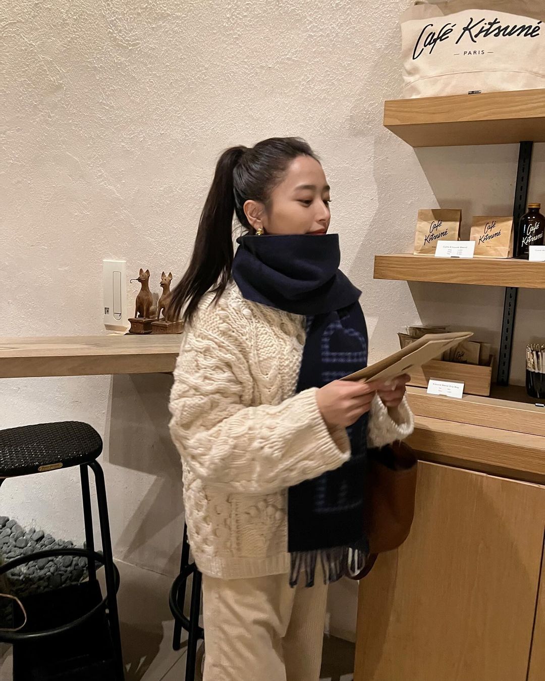 近藤千尋 移動の日はアウター置いてマフラーで🧣 「可愛いコーデ💜💜💜💗」