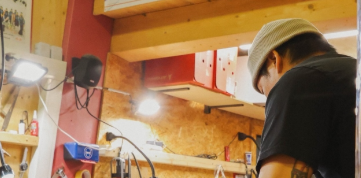 「感謝を日々感じながら」佐々木明、スキーブーツのメンテナンス姿を公開