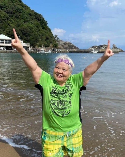 「太陽大好き！」ダンプ松本が伊豆で夏を満喫！