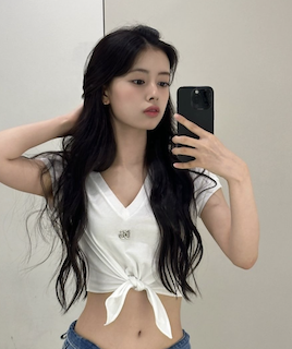 超人気アイドル 美スタイル披露の最新ショットに衝撃「ほっそ！！」「どこまで綺麗になるの？」