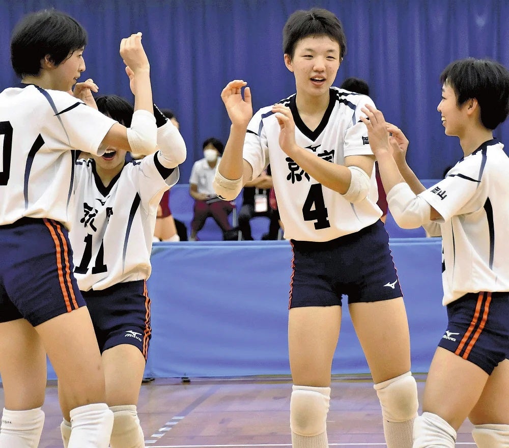 バレーボール女子、岡山・就実が３回戦へ…１ｍ８０のルーキー「１プレーを大事に」