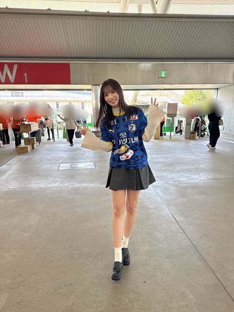 HKT48メンバーが大分トリニータの試合を観戦！念願のユニフォーム姿が可愛いとファン大絶賛！