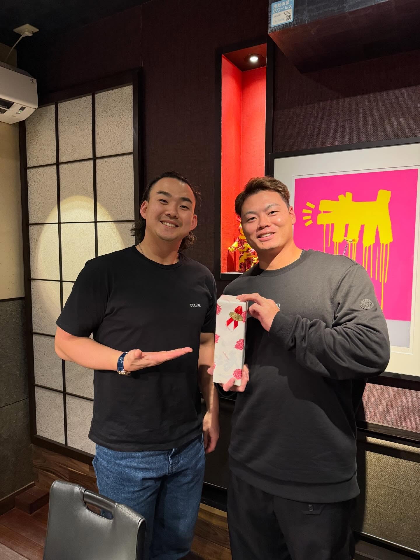 中日・細川成也、メジャーリーガーとのツーショットを公開「慎之介さんありがとうございます！」