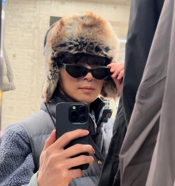 韓国の人気俳優がアイスランドに上陸、おちゃめなポーズも披露