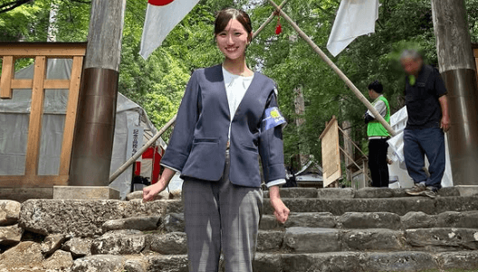 「冥利に尽きます！」美女アナウンサー、鳥居前で撮影した”和みショット”にファンうっとり「見惚れてしまいます」