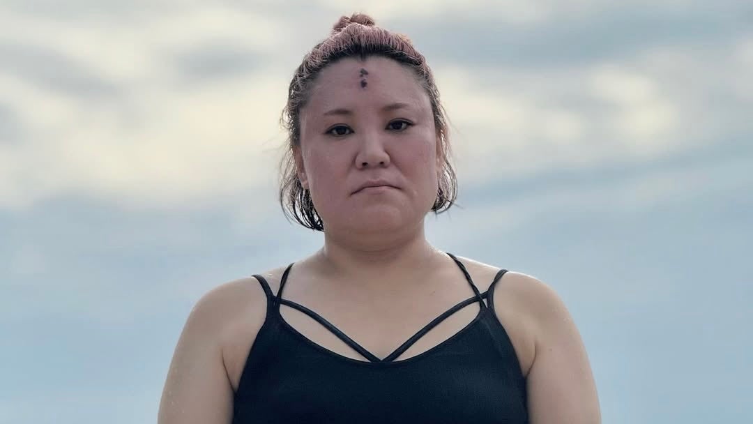 おでこに注目！？お笑い芸人・バービー、マレーシアでの水着ショットが話題に！「さすがオシャレ番長」