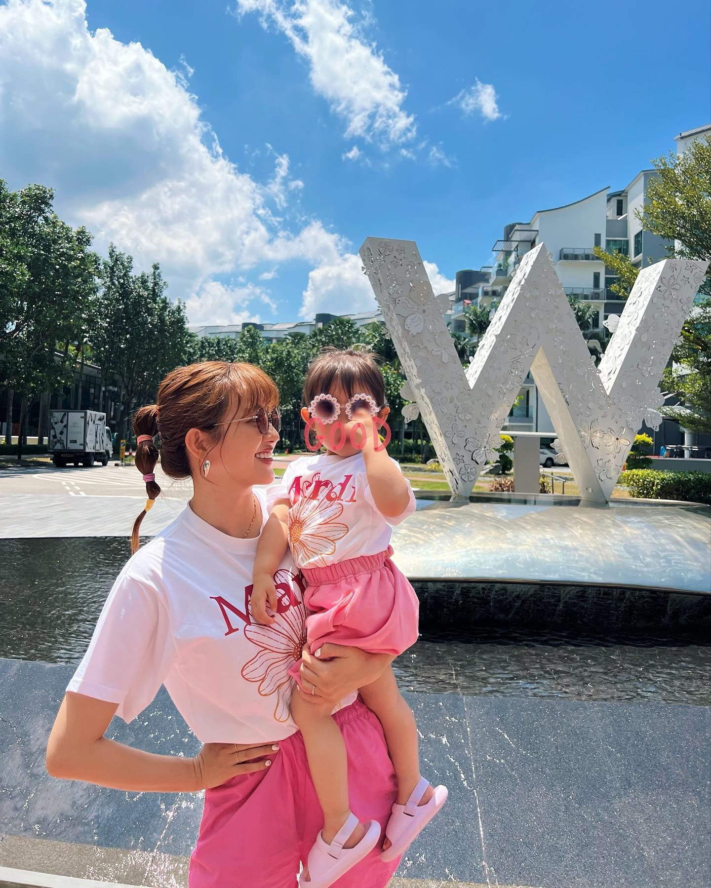 菊地亜美&愛娘の顔出し2Sが話題📸💖リンクコーデに「さいこう親子！！！」