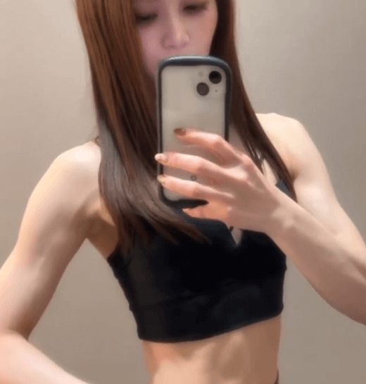 「お美しい」筋トレ美女子、美尻トレーニングに奮闘！華麗なる”スレンダー・美BODYムービー”にファンうっとり「綺麗で美しくて…」