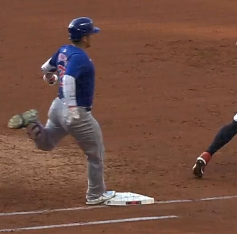 鈴木誠也が気迫のプレー！今永を援護