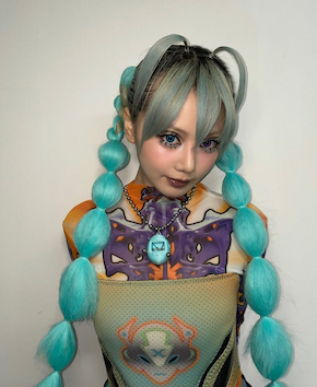 アニメの実写化!?あの有名アーティストが新ビジュアル解禁！