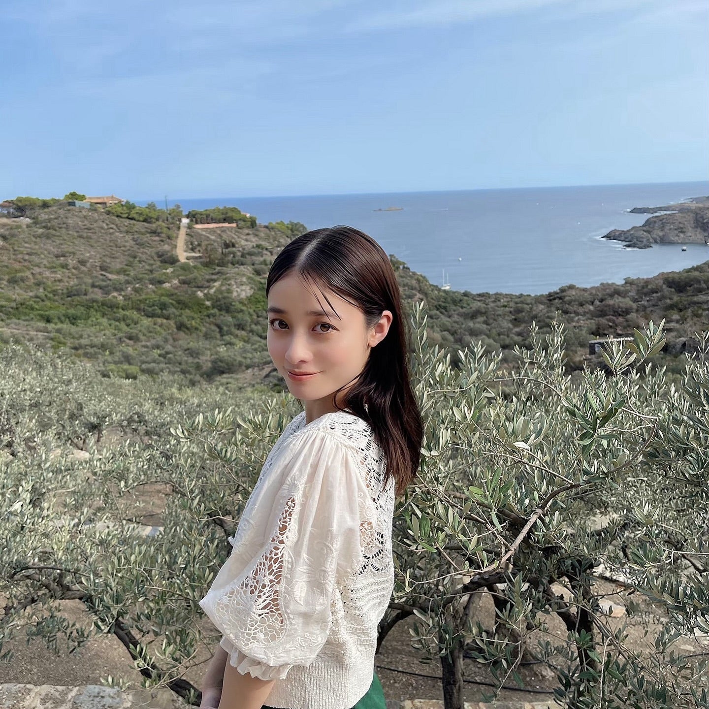 橋本環奈の写真集オフショットが”可愛すぎる”と話題に💕